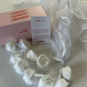 xo, Felti Floral Ribbon Headpiece - White